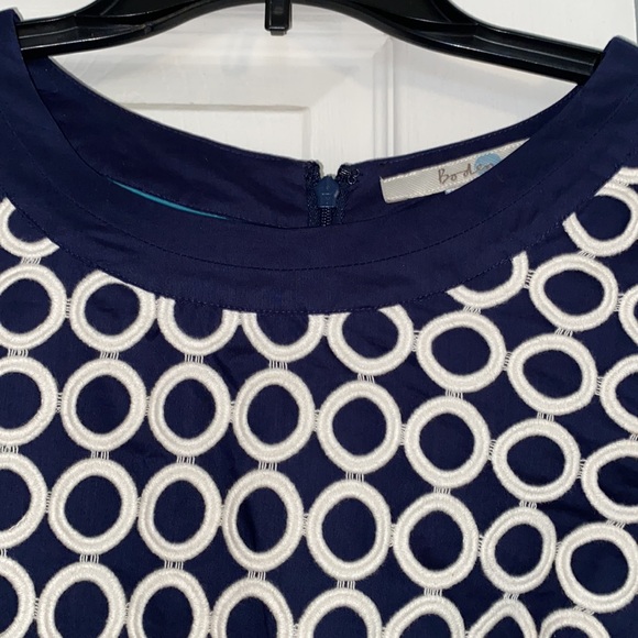 Boden Navy Blue White Eyelet Overlay Short Sleeve Cotton Shift Dress - Picture 6 of 14